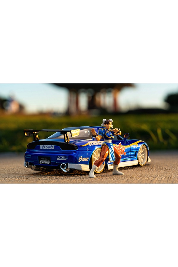 Street Fighter Chun Li Diecast Vehicle and Figure $.